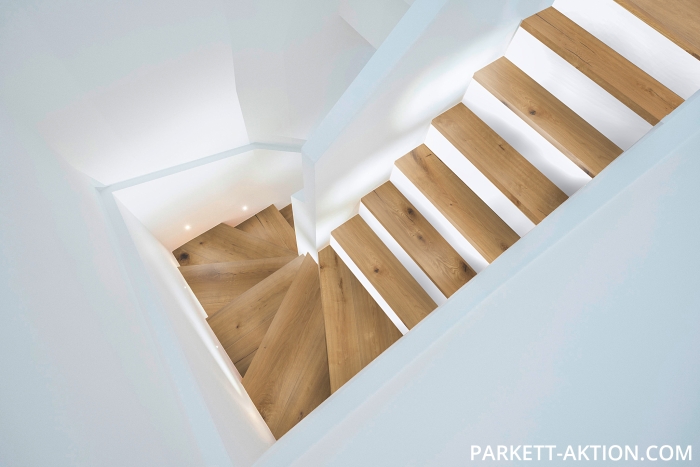 Parkett Treppen Profil U home aus Art.Nr.: 100250 Eiche country handgehobelt geölt