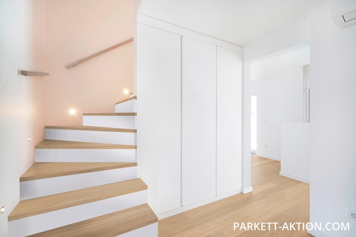Parkett Treppen Profil U home aus Art.Nr.: 110500 Eiche astfrei weiss geölt