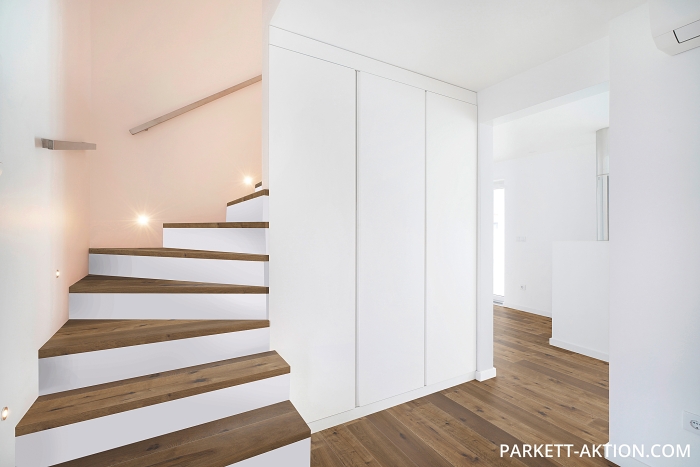 Parkett Treppen Profil U home aus Art.Nr.: 160200 Eiche rustikal geräuchert gebürstet geölt