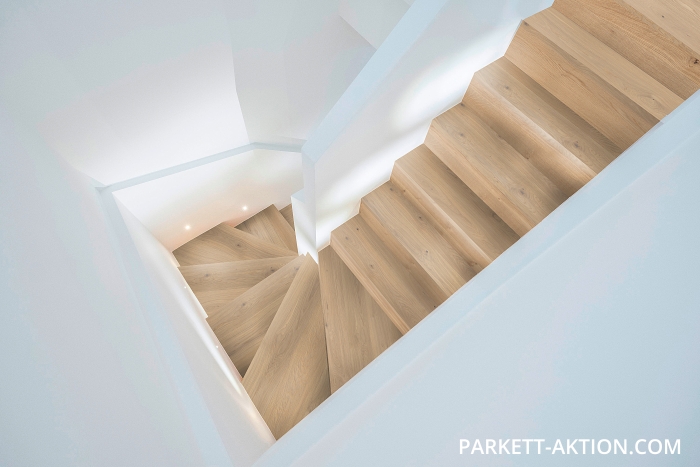 Parkett Treppen Profil L modern aus Art.Nr.: 110600 Eiche astig weiss geölt