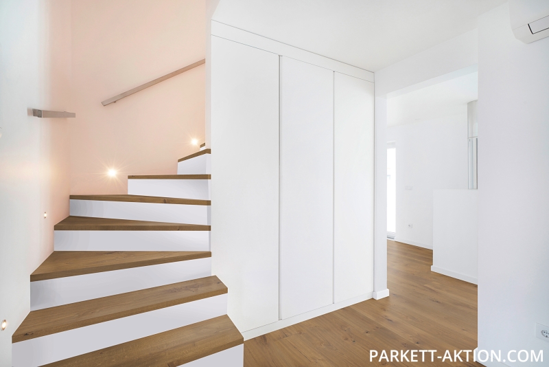 Parkett Treppen Profil U home aus Art.Nr.: 100050 Eiche geräuchert handgehobelt geölt