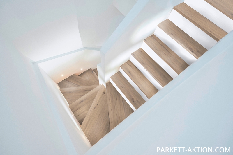 Parkett Treppen Profil U home aus Art.Nr.: 100150 Eiche geräuchert weiss geölt