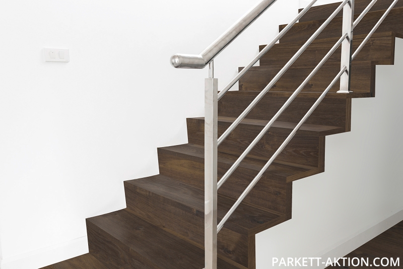Parkett Treppen Profil L modern aus Art.Nr.: 100060 Räuchereiche astig handgehobelt geölt