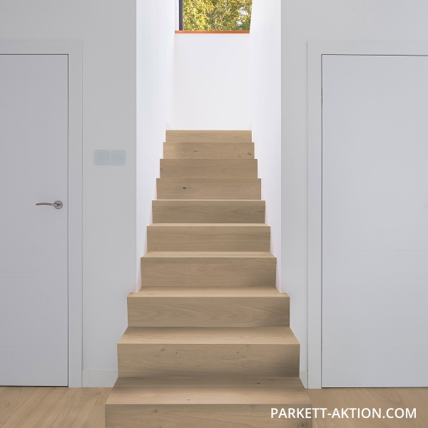 Parkett Treppen Profil L modern aus Art.Nr.: 131211 Eiche astig markant gebürstet weiss geölt